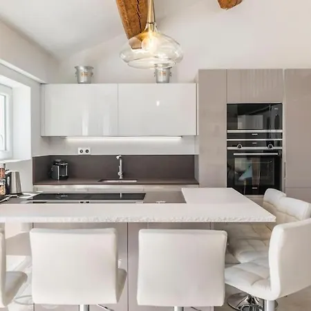 Facing Old Port Of Duplex Wow View Olam Daire *