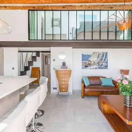 Facing Old Port Of Duplex Wow View Olam Apartman