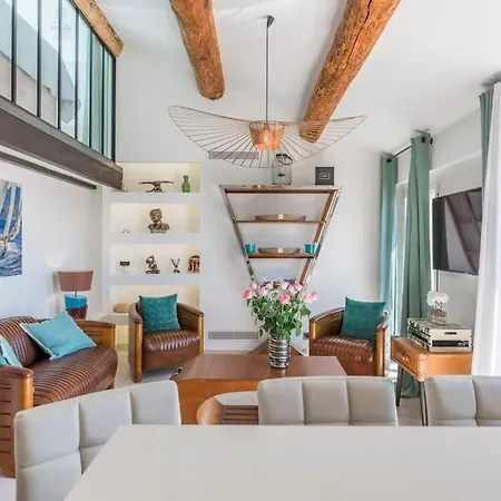 Apartment Facing D Port Of Duplex With A View