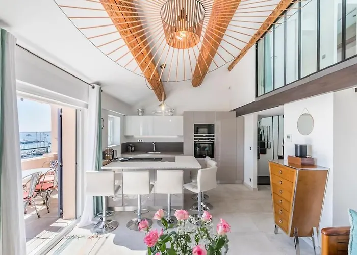 Facing Old Port Of Duplex Wow View Olam 戛纳