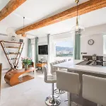Facing Old Port Of Duplex Wow View Olam Apartman
